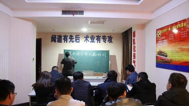 青少年心理咨询师培训面授班，如何选择合适机构？**
